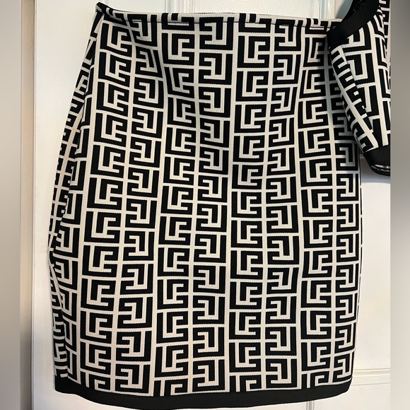 Women’s fashion suit (skirt and top) - Picture 4 of 6